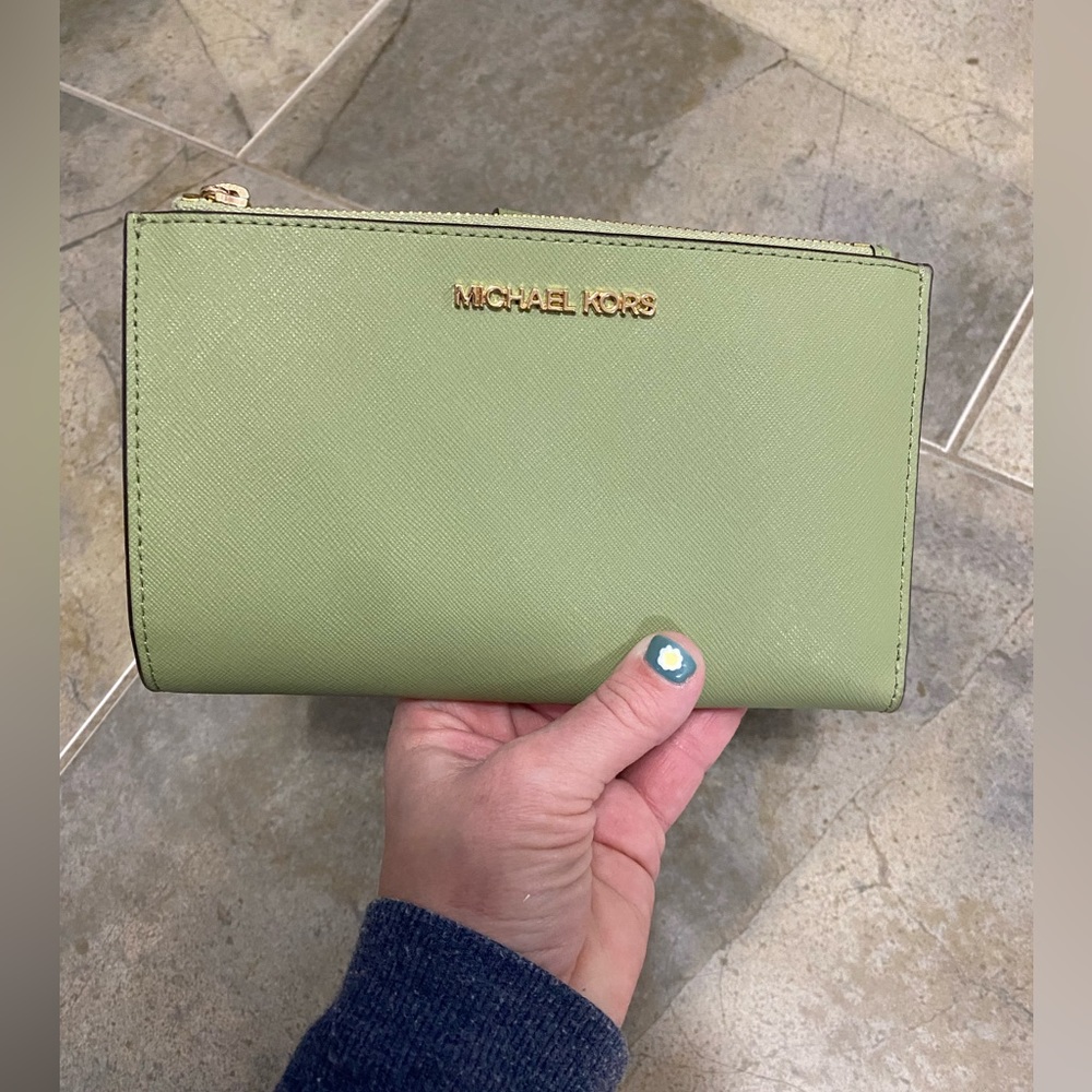 • Michael Kors Women's Jet Set Travel Double Zip Wristlet